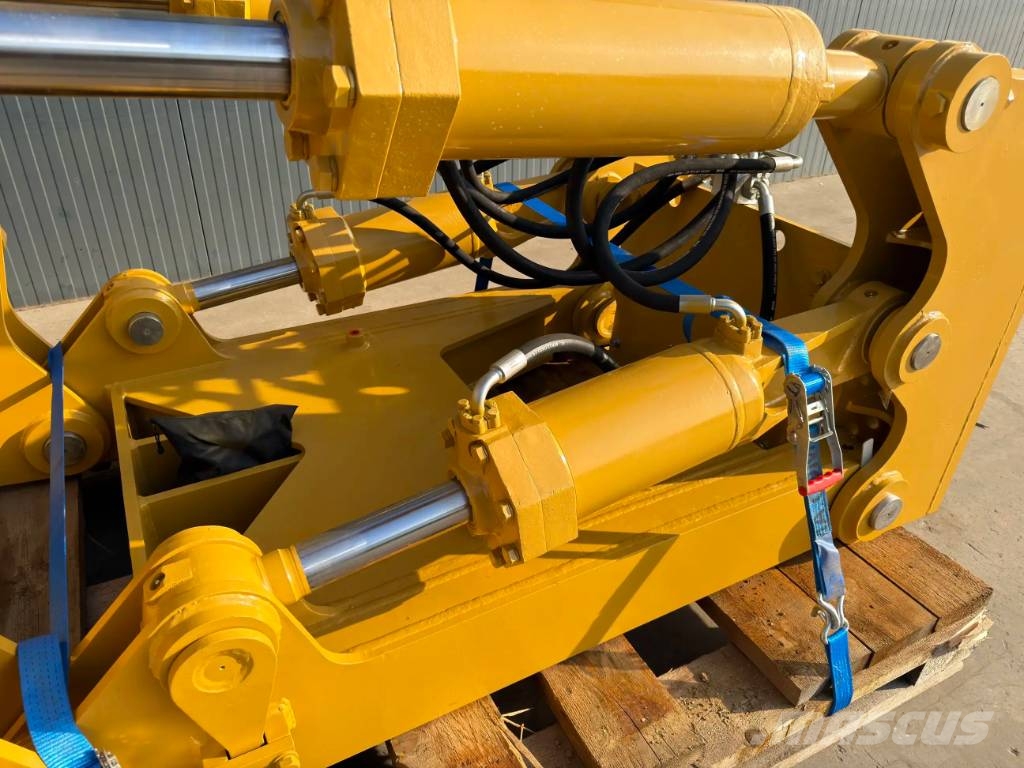 CAT D8N Multi Shank Ripper Scarificatori