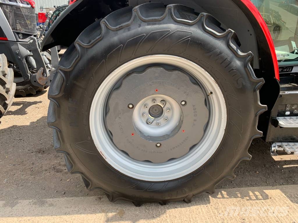 Massey Ferguson 5S.145 Traktorit