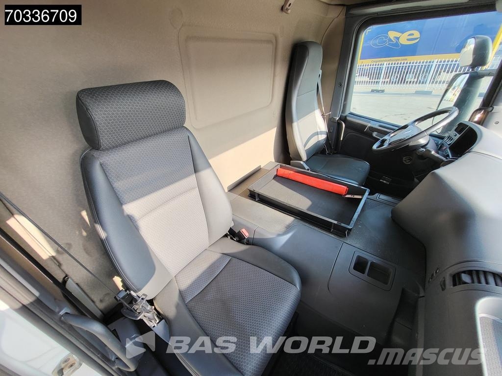 Scania P320 P 6X2 3000kg Ladebordwand Lift+steering axle Skříňová nástavba
