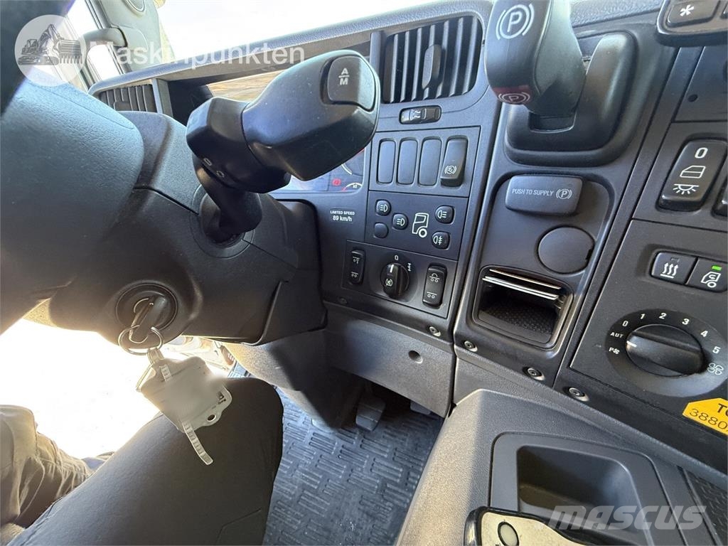 Scania P320LB6X2*4MNB شاحنات بدرجة حرارة قابلة للضبط