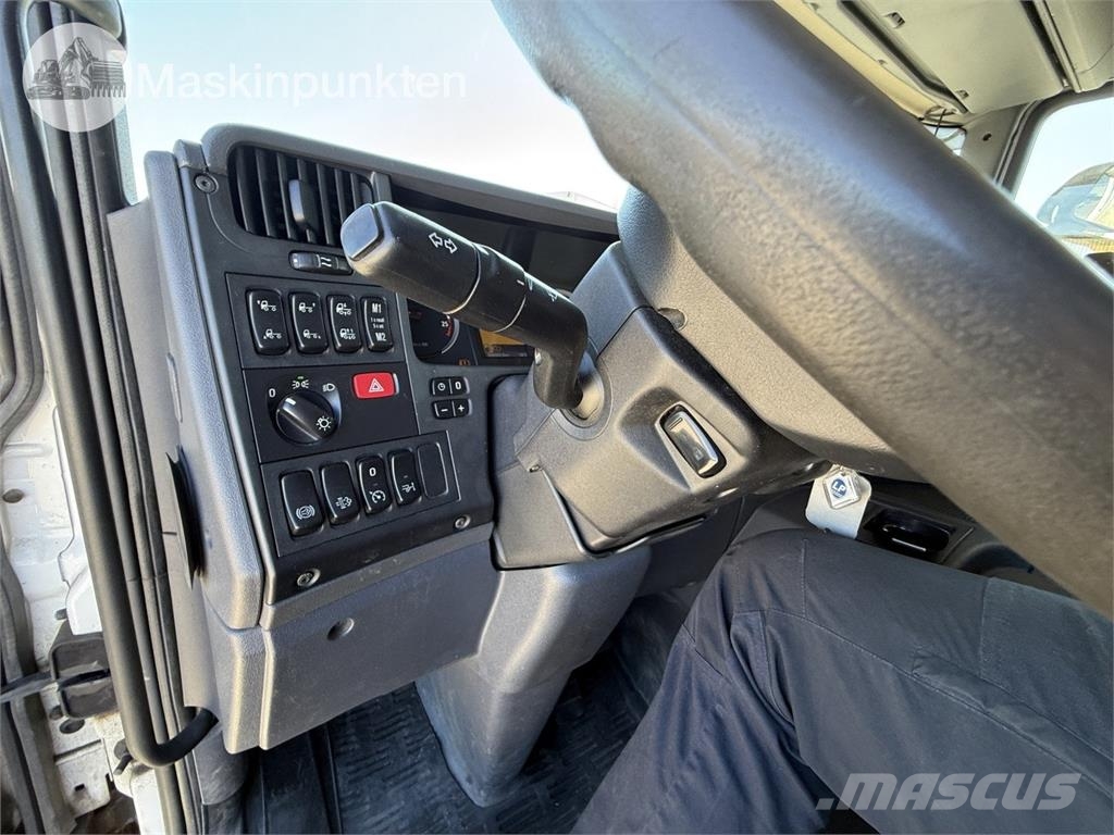 Scania P320LB6X2*4MNB شاحنات بدرجة حرارة قابلة للضبط