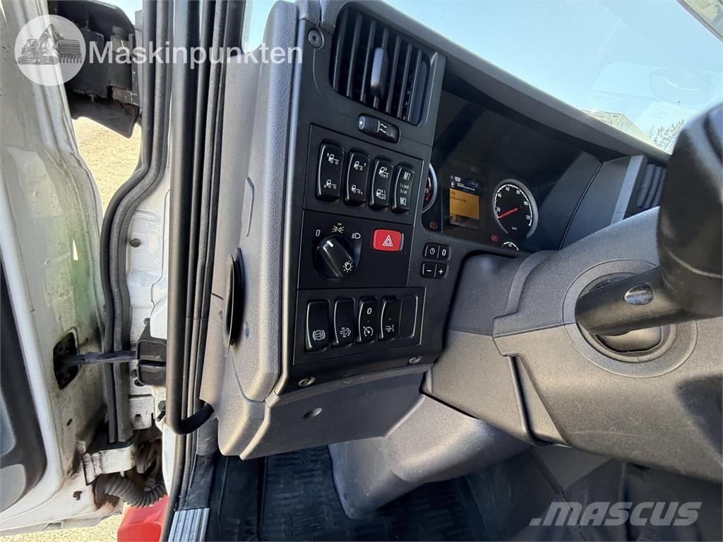 Scania P320LB6X2*4MNB شاحنات بدرجة حرارة قابلة للضبط
