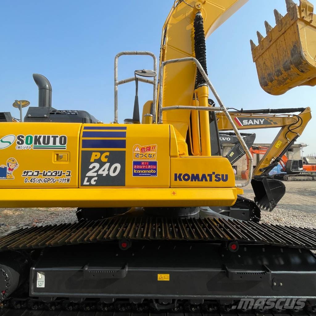 Komatsu PC 240 LC-8 حفارات زحافة