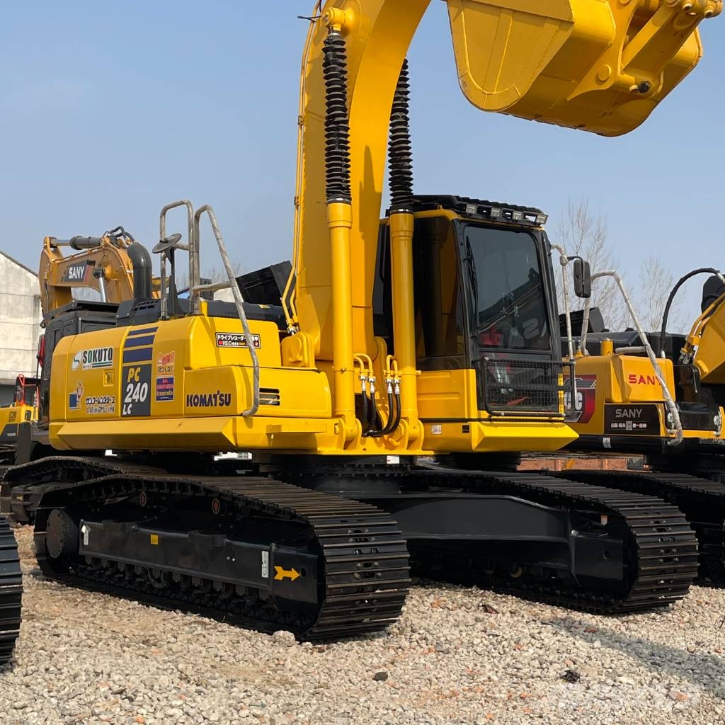 Komatsu PC 240 LC-8 حفارات زحافة