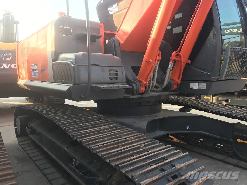 Hitachi ZX 210 حفارات زحافة