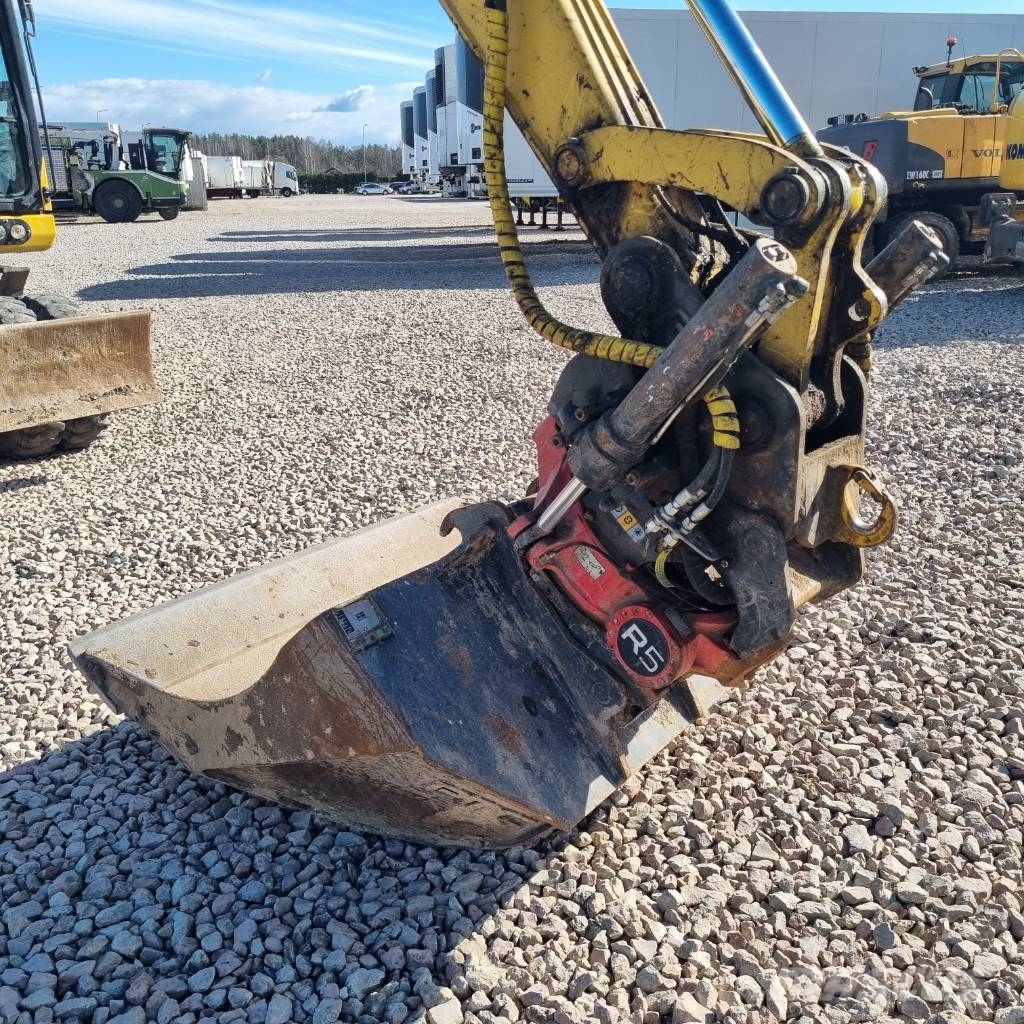 Komatsu PW160 - 11 حفارات بعجل