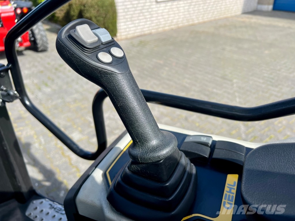 Gehl AL330 by Manitou Sonderfinanzierung 0,00% لوادر وحفارات أمامية