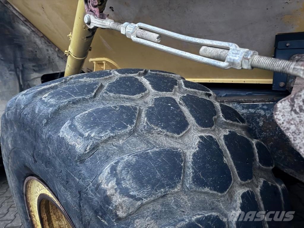 Komatsu HM 300-3 Zglobni demperi
