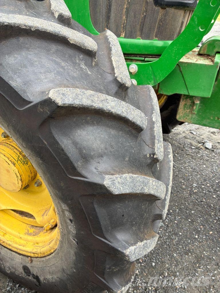 John Deere 6330 STD Traktori