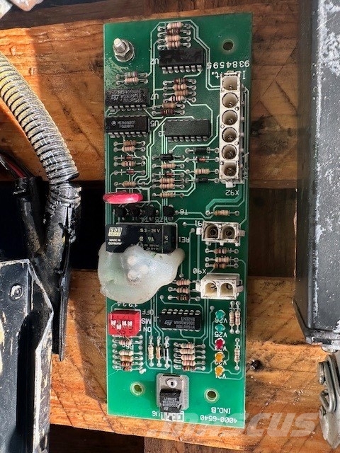 Liebherr R 942 ELEKTRONIKA 電子設備