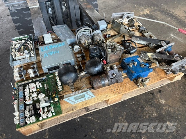 Liebherr a 934/944 c used parts cab كابينة والداخلية