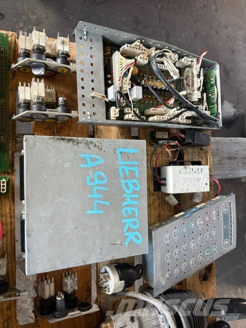 Liebherr a 934/944 c used parts cab كابينة والداخلية