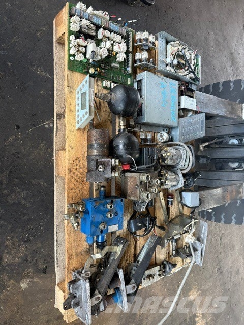 Liebherr a 934/944 c used parts cab كابينة والداخلية