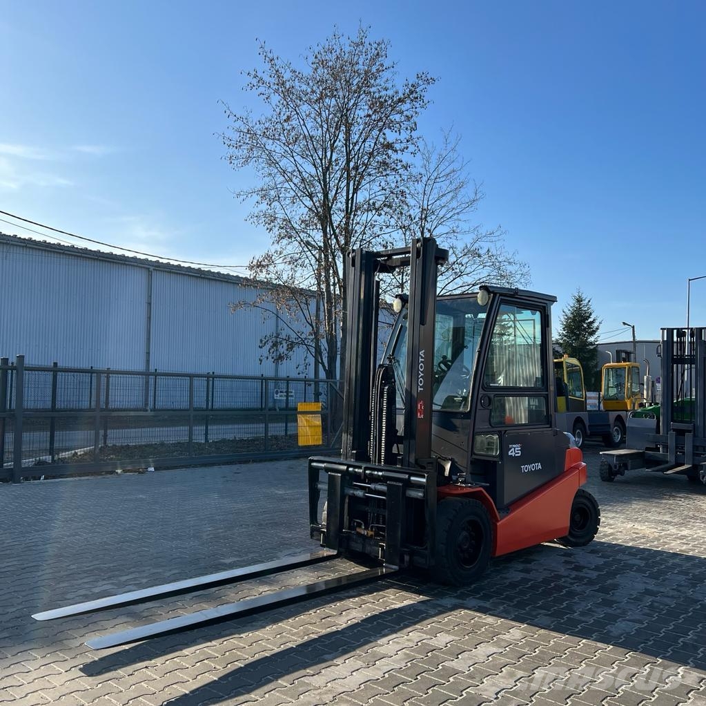Toyota [DISCOUNT-SALE] 8FBMT45  Long Forks *DISCOUNT!!* Electric forklifts