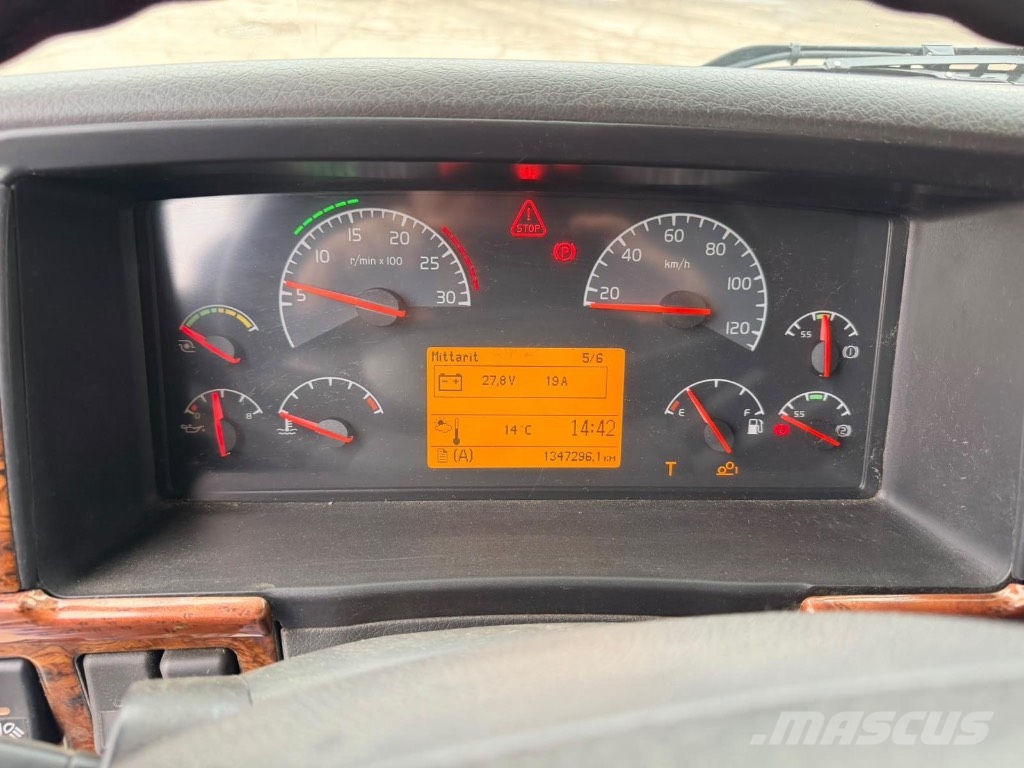 Volvo FM 8x4*4 koneenkuljetus auto Metsäkoneritilät