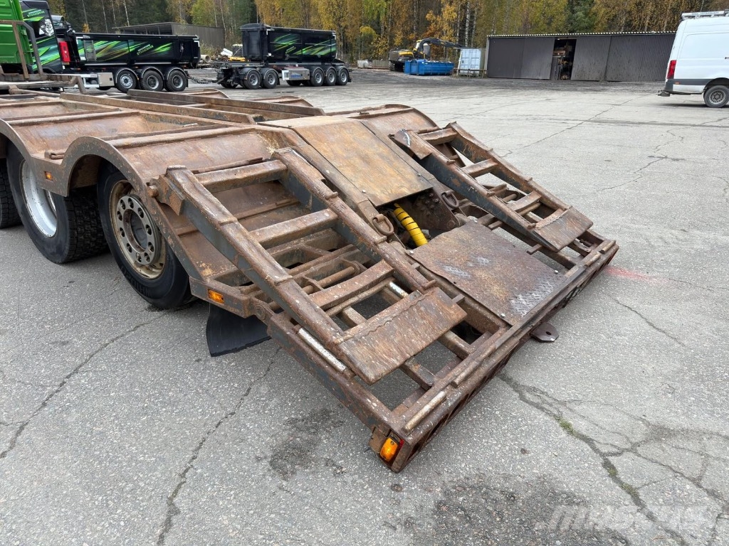 Volvo FM 8x4*4 koneenkuljetus auto Metsäkoneritilät