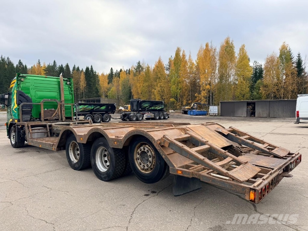 Volvo FM 8x4*4 koneenkuljetus auto Metsäkoneritilät