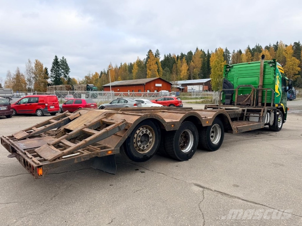 Volvo FM 8x4*4 koneenkuljetus auto Metsäkoneritilät