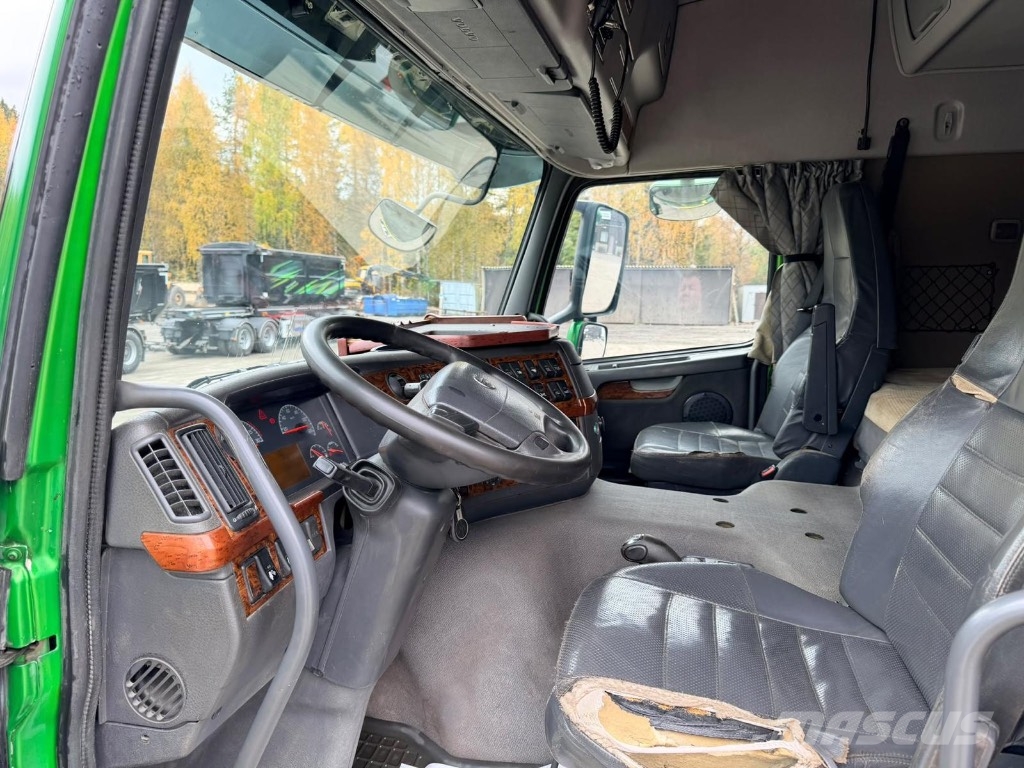 Volvo FM 8x4*4 koneenkuljetus auto Metsäkoneritilät
