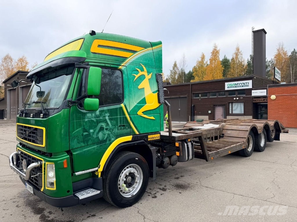 Volvo FM 8x4*4 koneenkuljetus auto Metsäkoneritilät