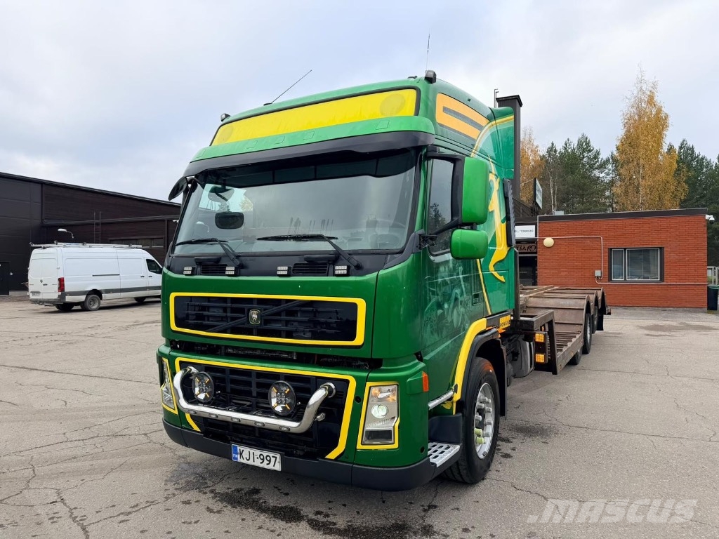 Volvo FM 8x4*4 koneenkuljetus auto Metsäkoneritilät