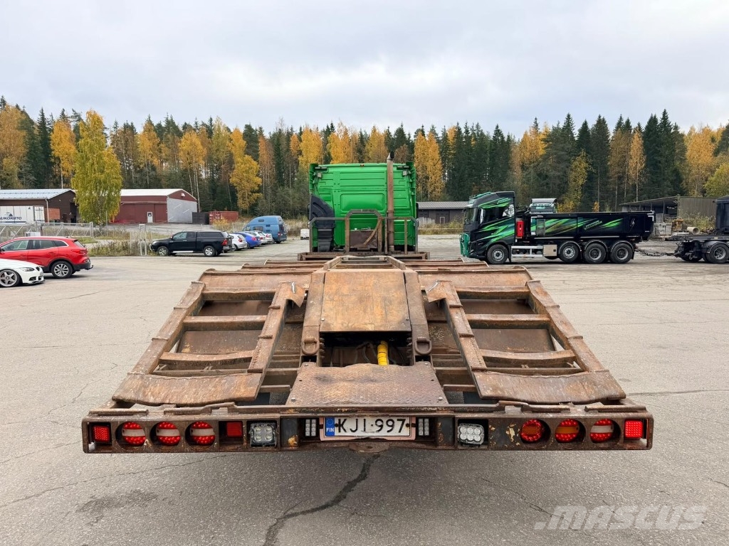 Volvo FM 8x4*4 koneenkuljetus auto Metsäkoneritilät