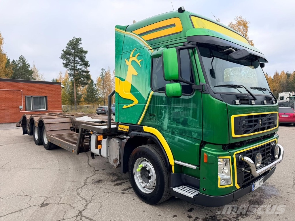 Volvo FM 8x4*4 koneenkuljetus auto Metsäkoneritilät