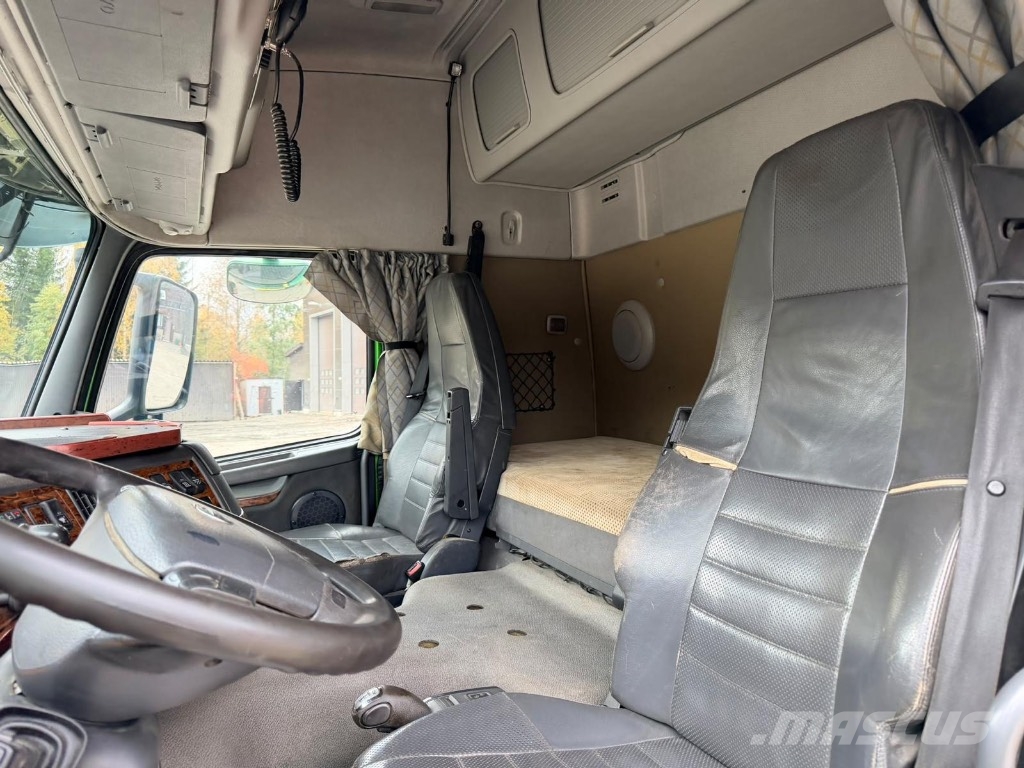 Volvo FM 8x4*4 koneenkuljetus auto Metsäkoneritilät