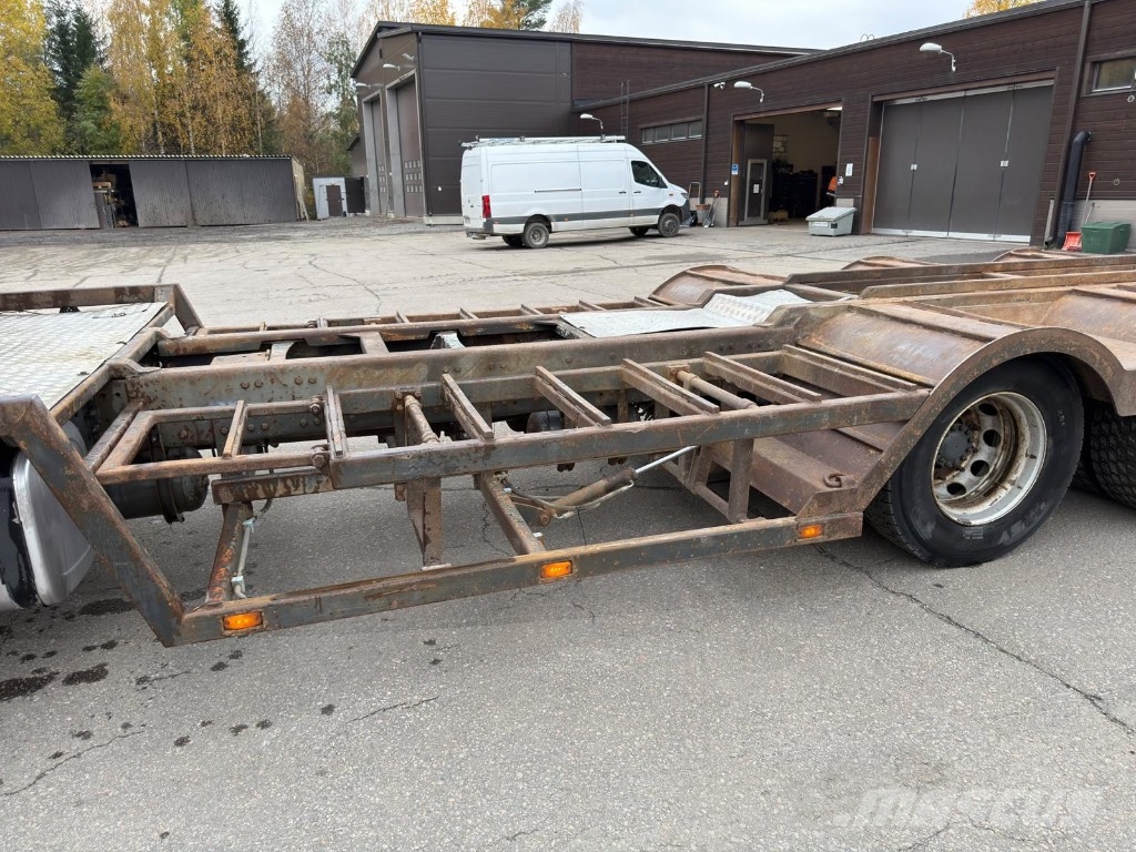Volvo FM 8x4*4 koneenkuljetus auto Metsäkoneritilät