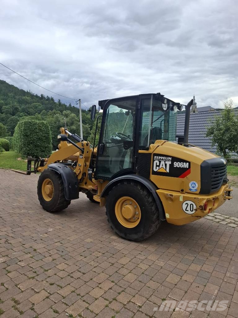 CAT 906M Kolesové nakladače