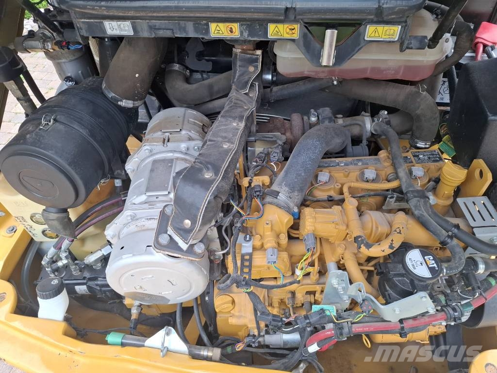 CAT 906M Kolesové nakladače