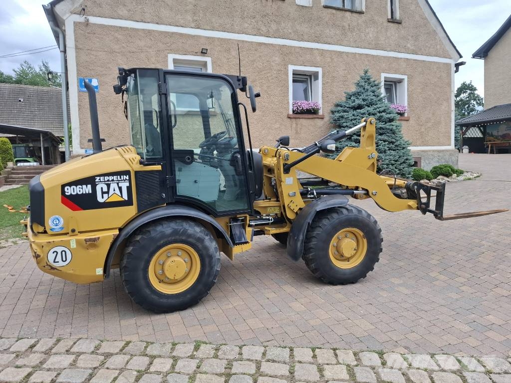CAT 906M Kolesové nakladače