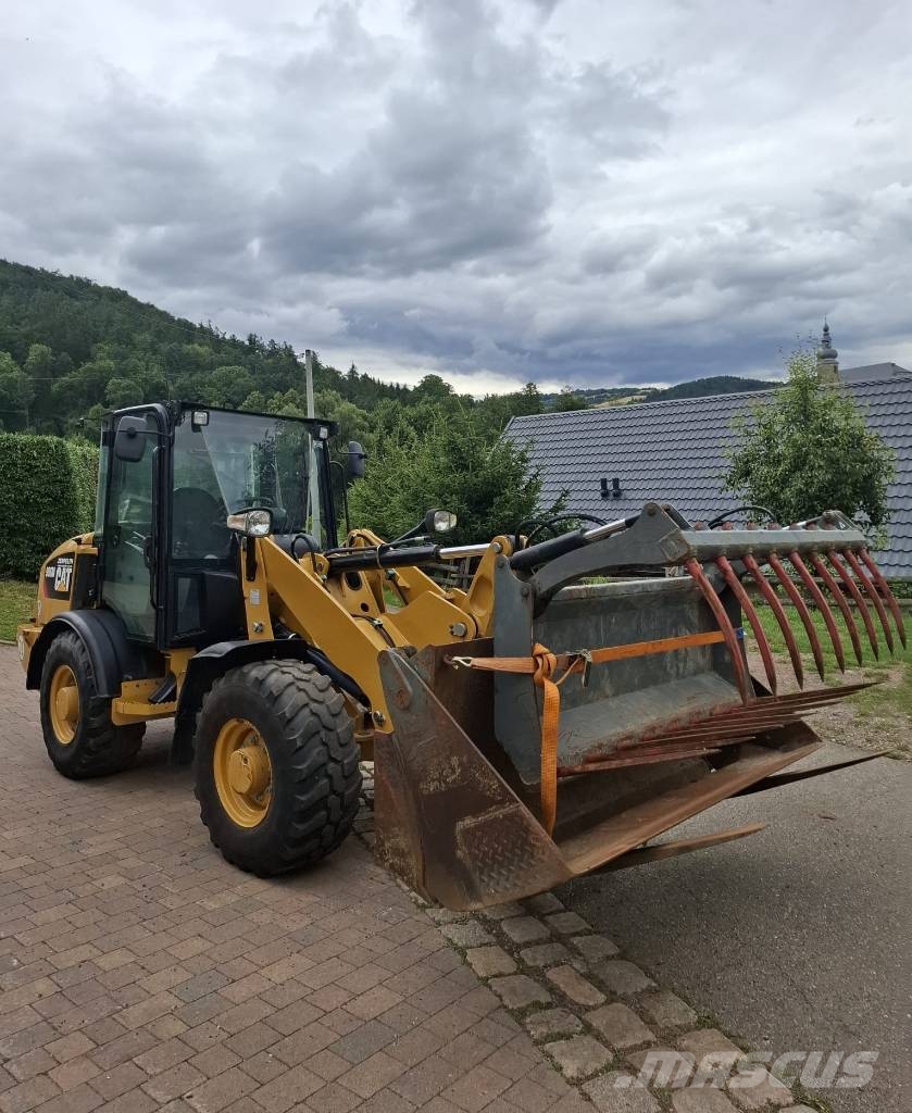 CAT 906M Kolesové nakladače
