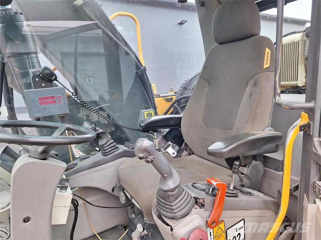 Volvo EW180C PYÖRITTÄJÄLLÄ Εκσκαφείς με τροχούς - λάστιχα