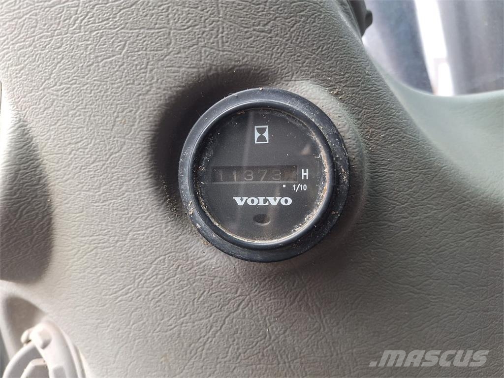 Volvo EW180C PYÖRITTÄJÄLLÄ Εκσκαφείς με τροχούς - λάστιχα