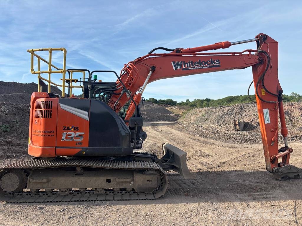 Hitachi ZX 135 US-7 حفارات زحافة