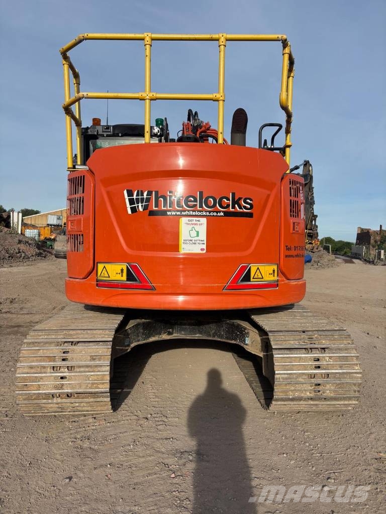 Hitachi ZX 135 US-7 حفارات زحافة