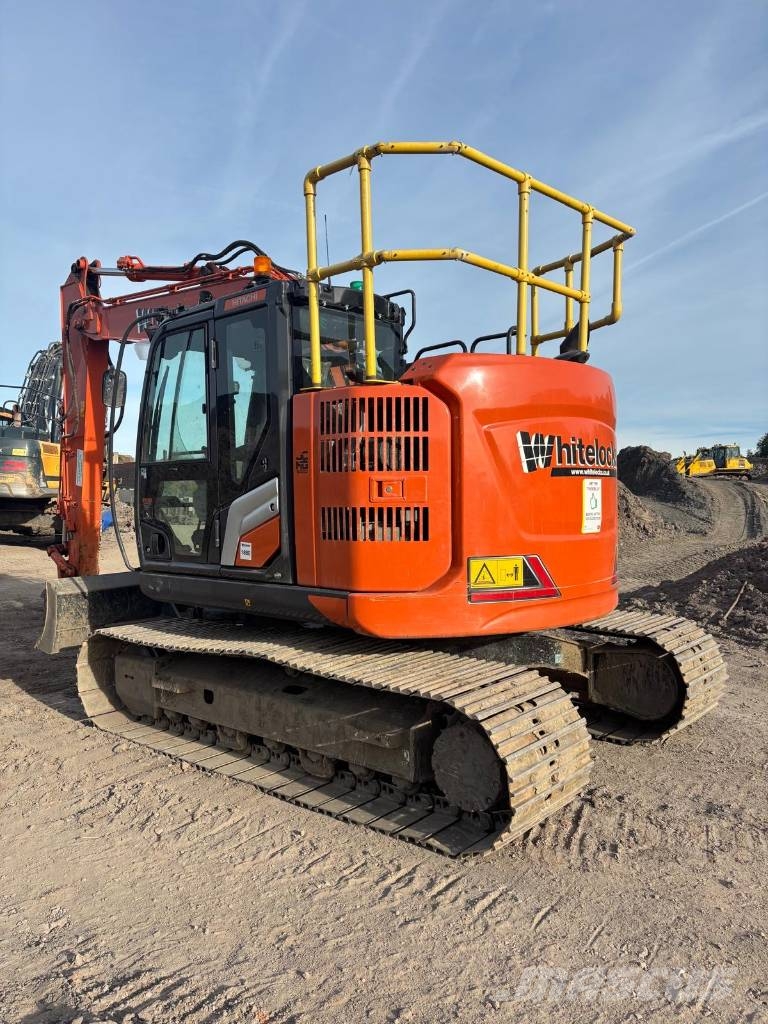 Hitachi ZX 135 US-7 حفارات زحافة
