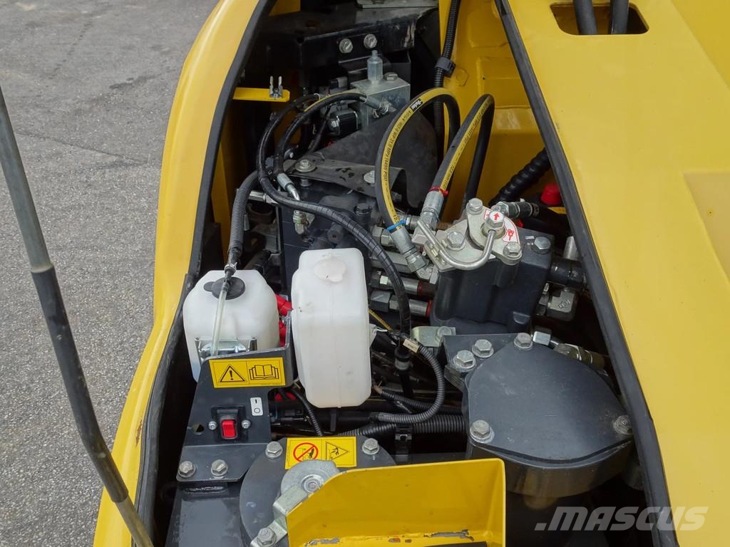 Komatsu PC88MR-8 PC88MR Minibagger < 7t