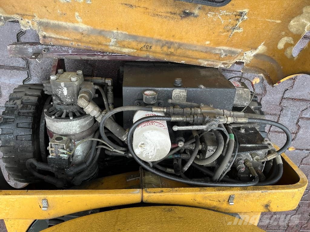 Grove TOUCAN 1100C    V-4140 EO Вертикальні щоглові підйомники