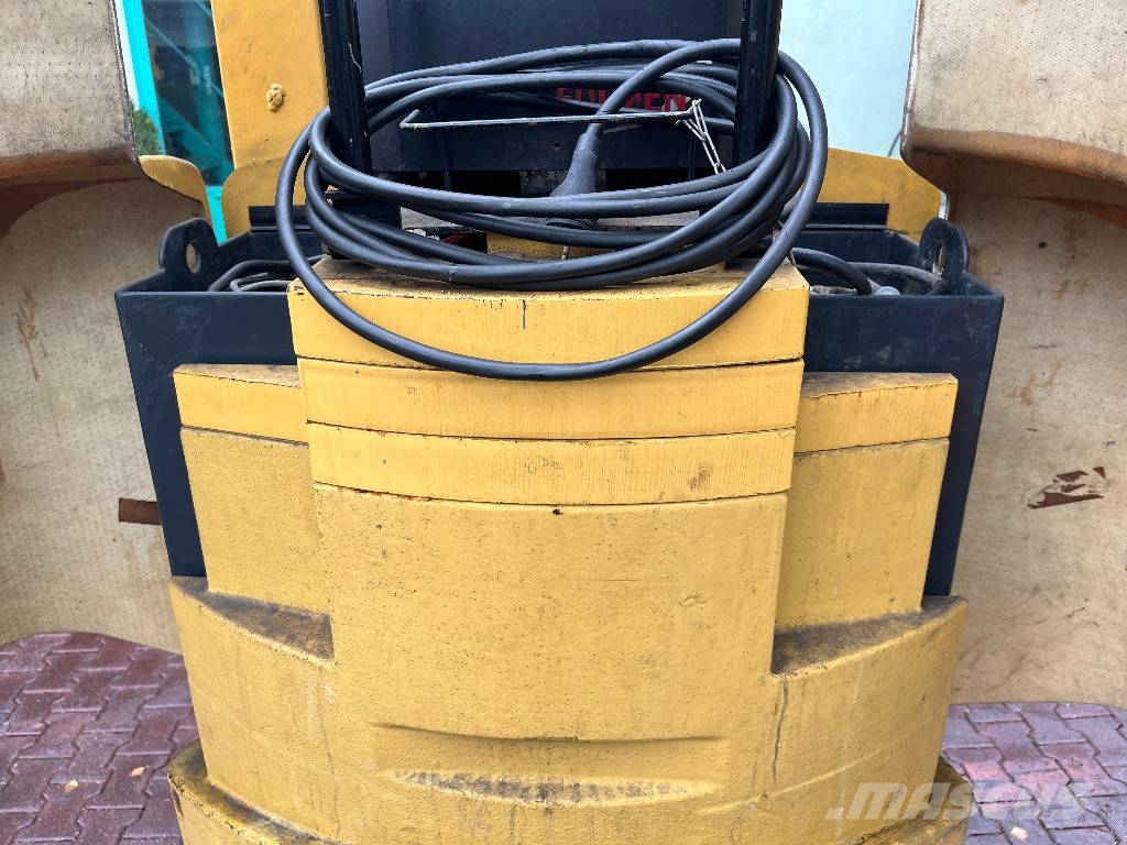 Grove TOUCAN 1100C    V-4140 EO Вертикальні щоглові підйомники