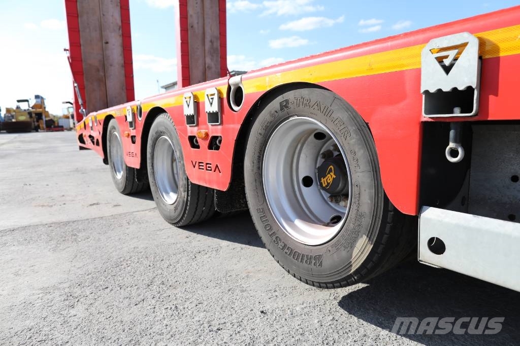 MAN TGX 18.500 4x2 LLS + Trailer Vega 3 axel lowbed وحدات الجر