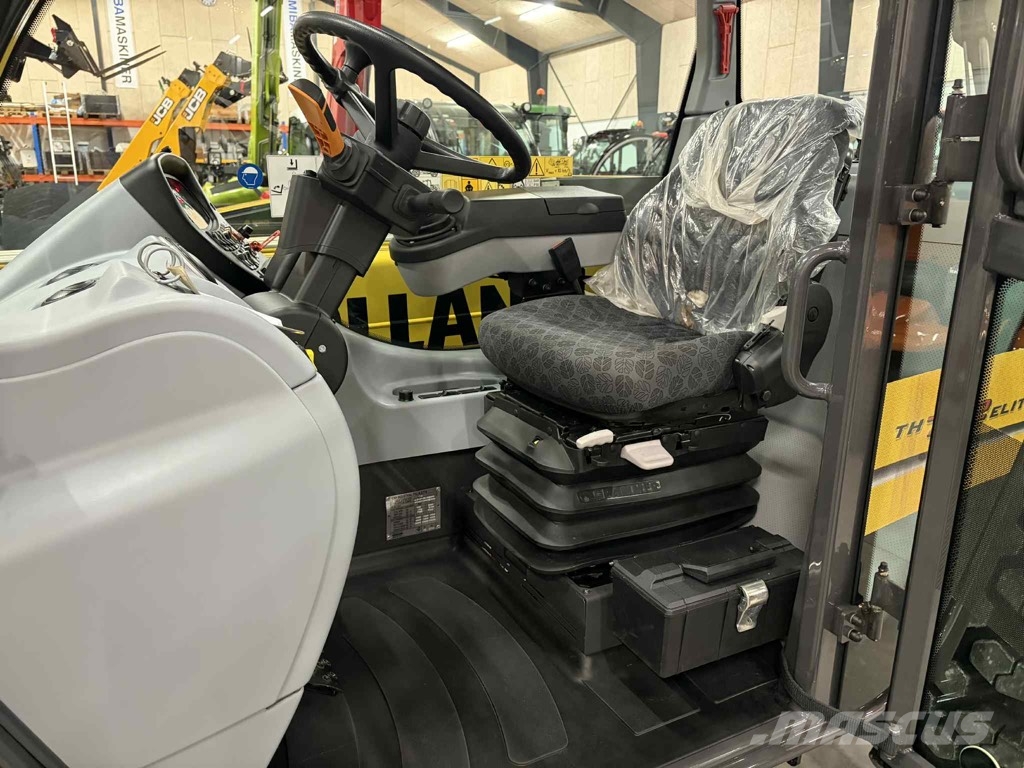 New Holland TH 7.42 Elite Telehandlers