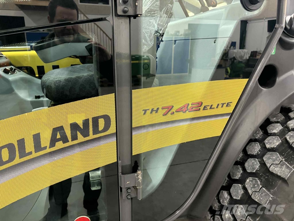 New Holland TH 7.42 Elite Telehandlers