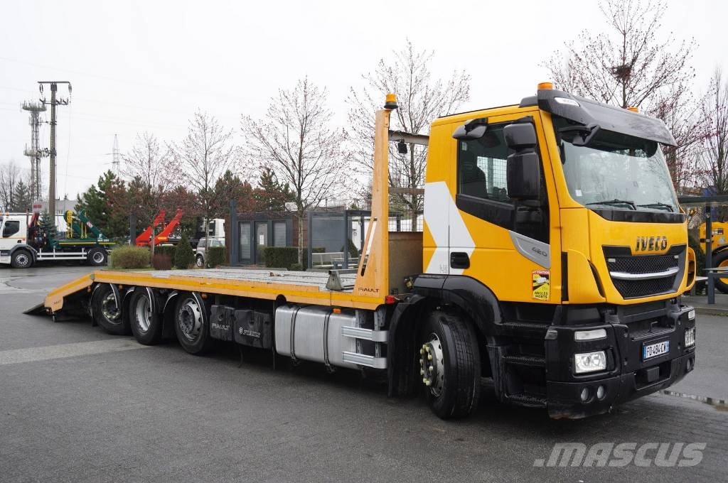Iveco Stralis 420 8x2 / Fiault tow truck superstructure Camiones portamaquinaria