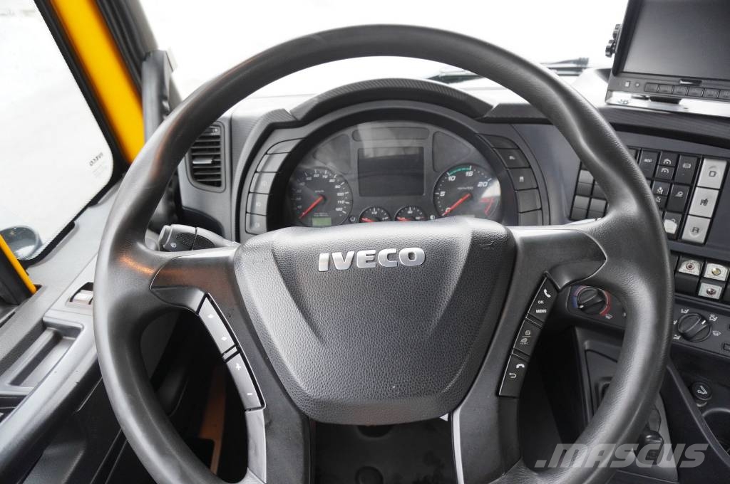 Iveco Stralis 420 8x2 / Fiault tow truck superstructure Camiones portamaquinaria