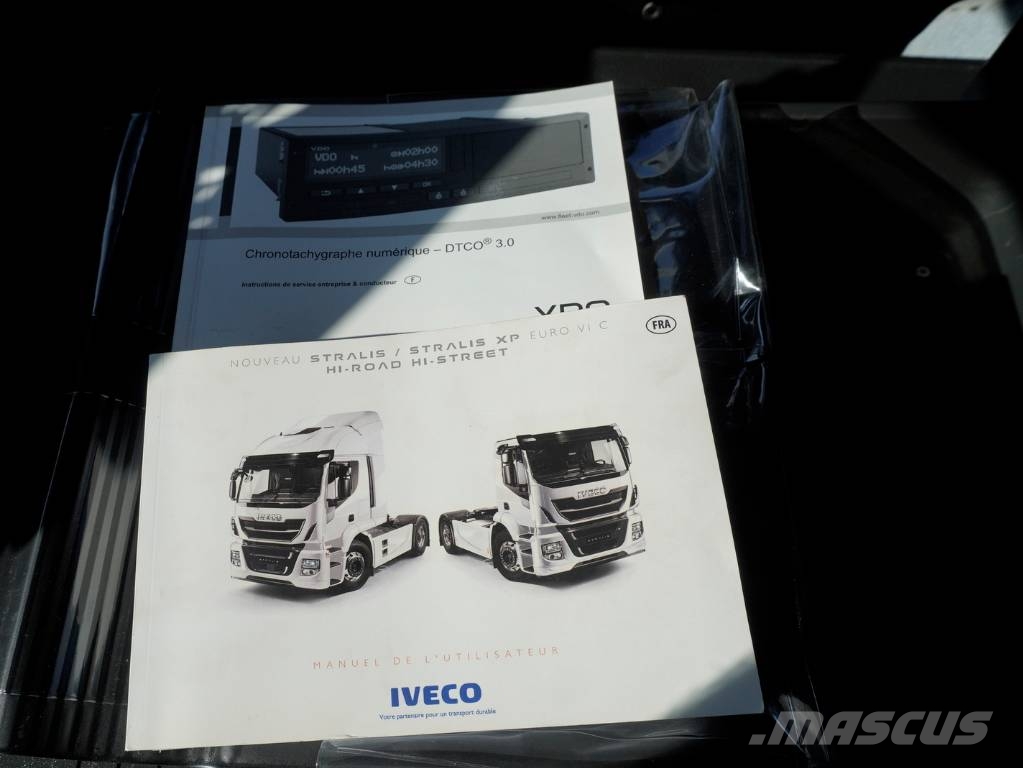 Iveco Stralis 420 8x2 / Fiault tow truck superstructure Kamioni sa ravan platformom / vitlom
