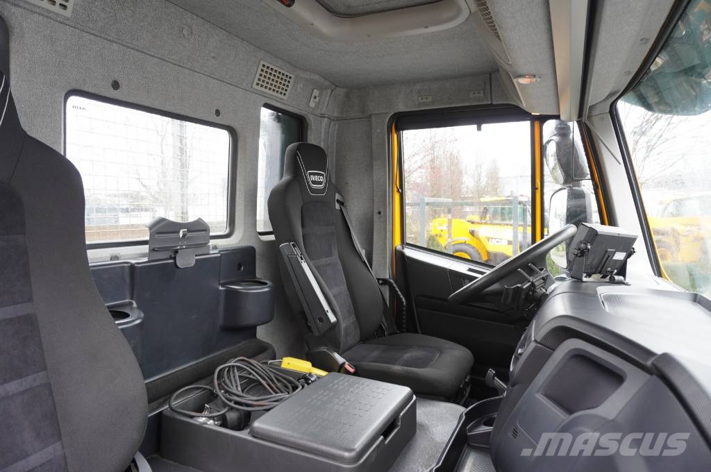 Iveco Stralis 420 8x2 / Fiault tow truck superstructure Camiones portamaquinaria