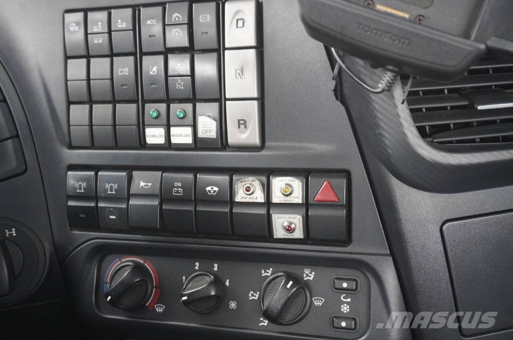 Iveco Stralis 420 8x2 / Fiault tow truck superstructure Camiones portamaquinaria