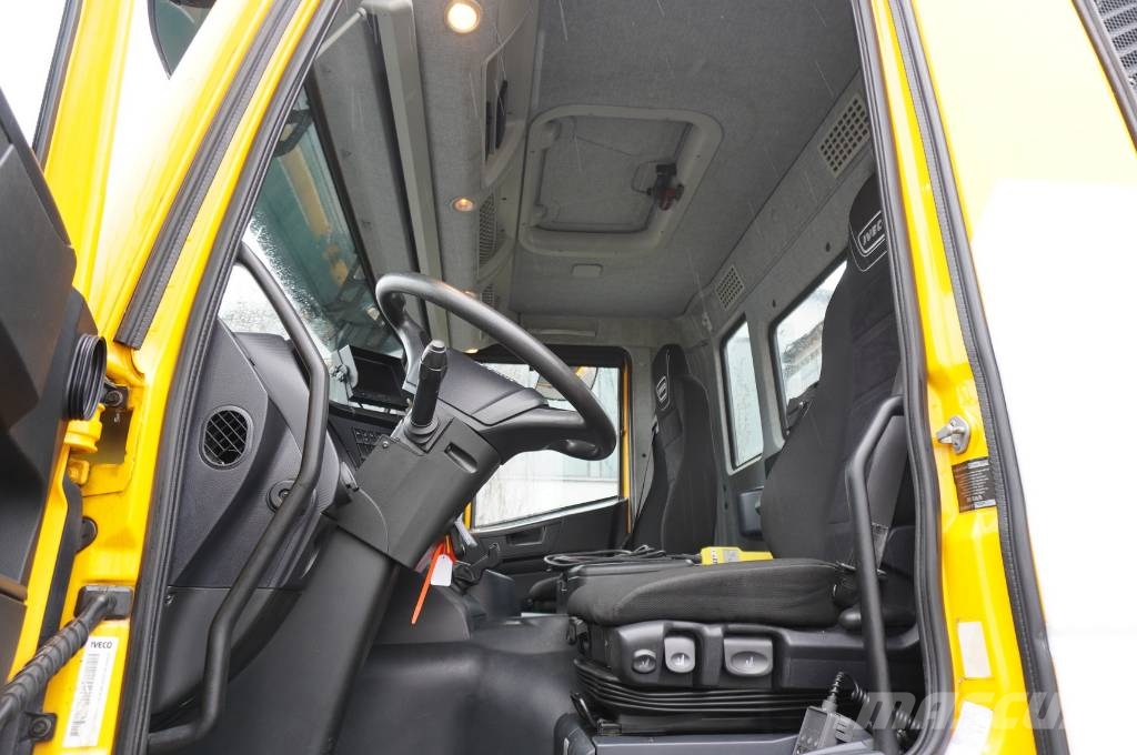 Iveco Stralis 420 8x2 / Fiault tow truck superstructure Camiones portamaquinaria